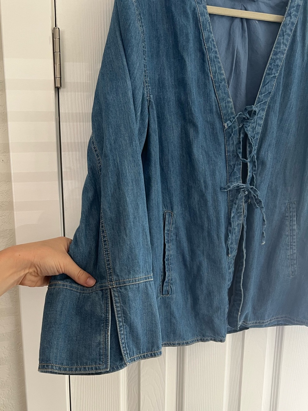 Free People Dragonfly Blue Denim Jean Jacket with Ties size Large 100% Cotton - Picture 10 of 13